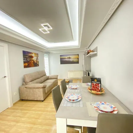 Vivienda En Pleno Centro! Calle Doctrinos 3 아파트 *